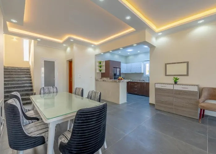 Villa Unique With Heated Pool And