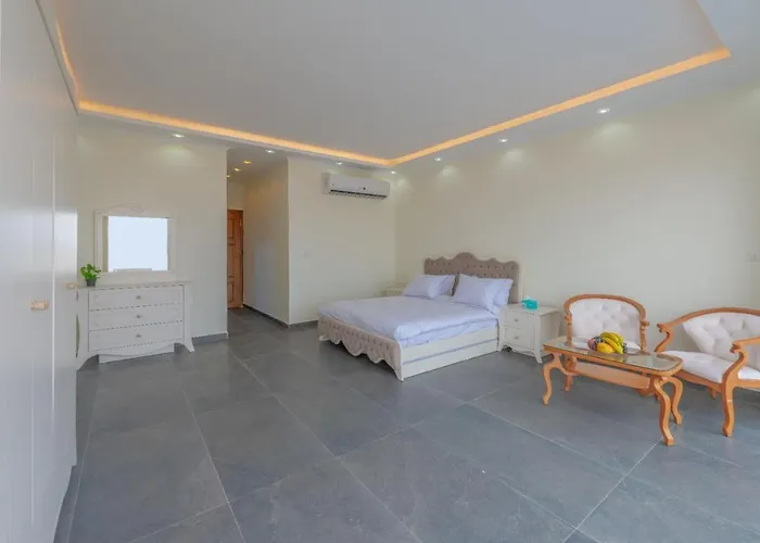 Villa Unique With Heated Pool And